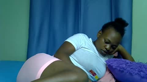 Snapshot of sexxybuttie chatting on 03-08-26, 07:17 African Queen online show from 03-08-26, 07:17