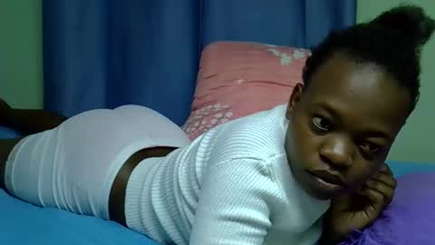 Snapshot of sexxybuttie chatting on 03-10-26, 05:01 African Queen online show from 03-10-26, 05:01