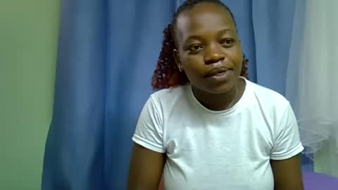 Snapshot of sexxybuttie chatting on 03-26-26, 06:19 African Queen online show from 03-26-26, 06:19