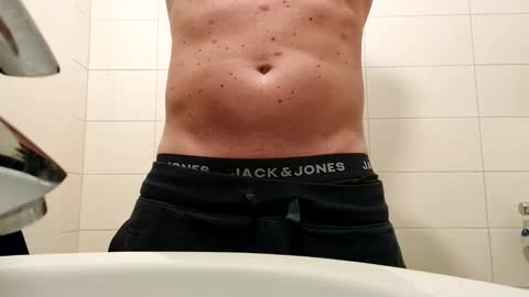 Snapshot of sexy30031986 chatting on 10-28-25, 08:33 sexy30031986 online show from 10-28-25, 08:33