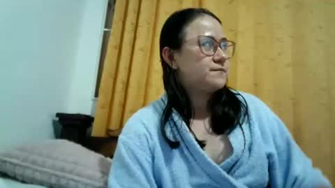 Snapshot of sexy_angelin4 chatting on 12-03-24, 02:03 Angelina Spencer online show from 12-03-24, 02:03