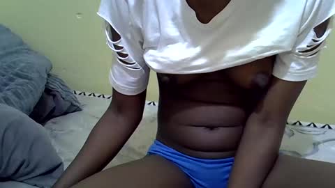 Snapshot of sexy_aph43 chatting on 01-08-25, 03:40 Kelly Q online show from 01-08-25, 03:40