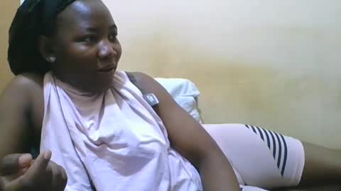 Snapshot of sexy_ariana90 chatting on 12-23-25, 06:11 Reshia online show from 12-23-25, 06:11