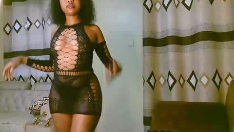 Snapshot of sexy_ariana_2 chatting on 11-15-25, 11:18 Ariana online show from 11-15-25, 11:18