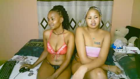 sexy_bluegirl online show from 11-08-25, 03:12