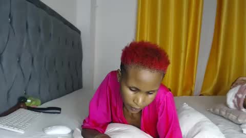 Snapshot of sexy_browniexx chatting on 02-28-25, 06:52 brownie online show from 02-28-25, 06:52