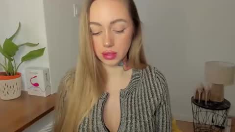 C o r a l i e online show from 01-23-25, 02:50