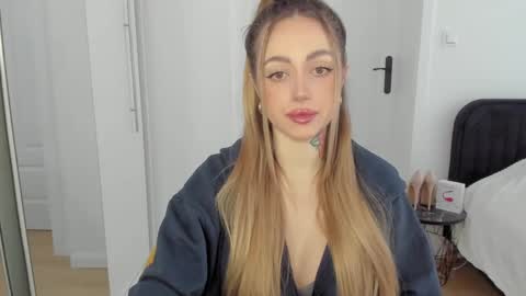 C o r a l i e online show from 01-30-25, 07:29