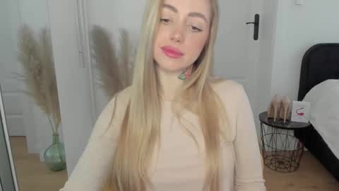 C o r a l i e online show from 02-13-25, 08:59