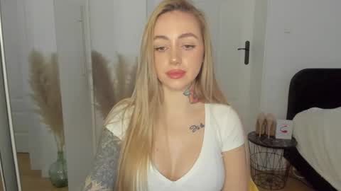 C o r a l i e online show from 02-27-25, 04:10
