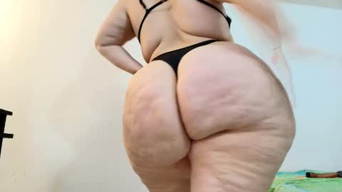 Snapshot of sexy_curvi chatting on 02-14-25, 05:03 karla instagram online show from 02-14-25, 05:03