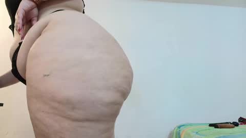 Snapshot of sexy_curvi chatting on 02-20-25, 08:14 karla instagram online show from 02-20-25, 08:14