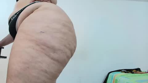 Snapshot of sexy_curvi chatting on 02-25-25, 04:42 karla instagram online show from 02-25-25, 04:42