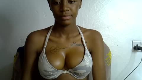 sexy_ebonii online show from 09-25-25, 12:42