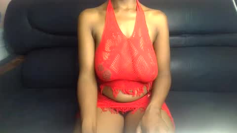 Snapshot of sexy_ellahh chatting on 04-06-26, 09:21 Ellahh online show from 04-06-26, 09:21