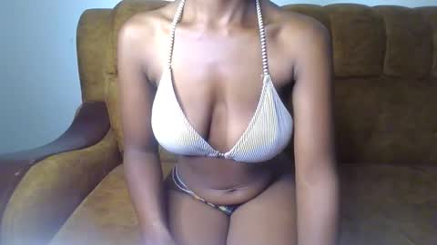 Snapshot of sexy_ellahh chatting on 05-05-26, 02:08 Ellahh online show from 05-05-26, 02:08