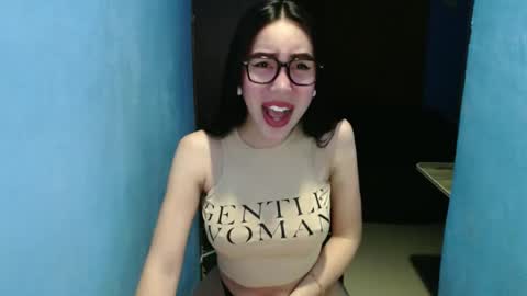 Snapshot of sexy_emily92 chatting on 03-03-26, 12:22 sexy_emily92 online show from 03-03-26, 12:22