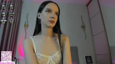 Snapshot of sexy_flora chatting on 02-06-25, 06:40 Flora online show from 02-06-25, 06:40