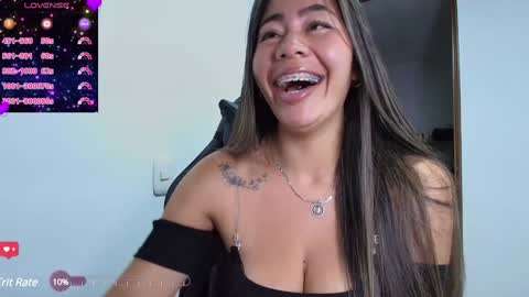 Snapshot of sexy_kendall24 chatting on 01-14-25, 12:33 laura online show from 01-14-25, 12:33