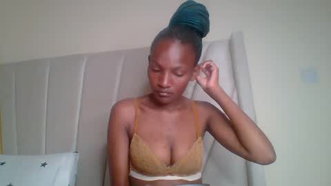 sexy_lucy012 online show from 03-07-25, 11:29