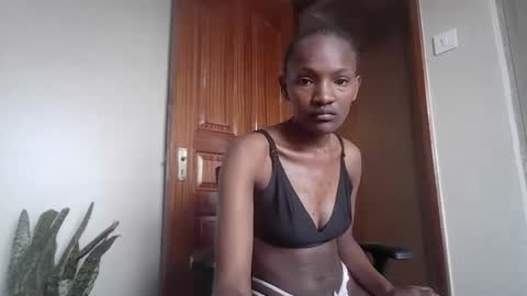 sexy_lucy012 online show from 09-19-25, 12:39