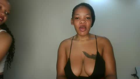 sexy_lyna online show from 06-19-26, 03:11