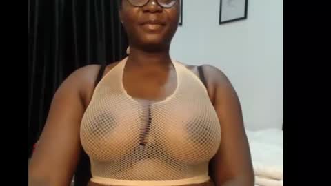 Snapshot of sexy_pearl12 chatting on 06-30-26, 06:36 zoe online show from 06-30-26, 06:36