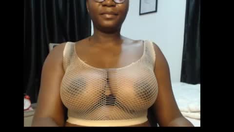 Snapshot of sexy_pearl12 chatting on 07-19-26, 06:39 zoe online show from 07-19-26, 06:39