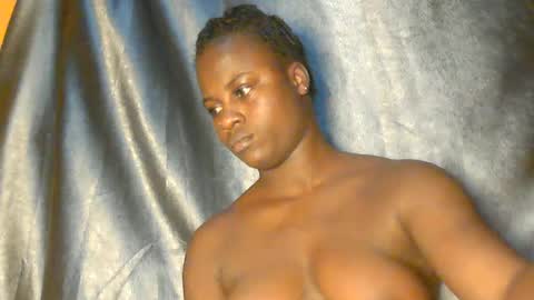 Snapshot of sexy_petitqueen chatting on 05-11-26, 04:29 sexy_petitqueen online show from 05-11-26, 04:29