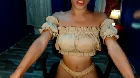 Snapshot of sexy_pinay143 chatting on 02-22-25, 10:40 bella online show from 02-22-25, 10:40