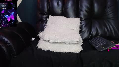 Snapshot of sexy_redgirl chatting on 03-11-25, 02:54 karoline online show from 03-11-25, 02:54