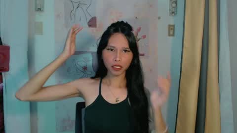 Snapshot of sexy_shanee chatting on 06-14-26, 12:18 shane online show from 06-14-26, 12:18