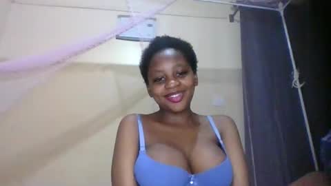 Snapshot of sexy_short chatting on 09-19-25, 08:09 Janet online show from 09-19-25, 08:09