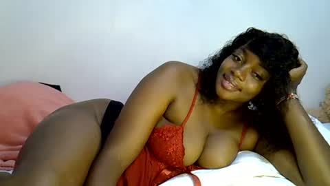Snapshot of sexy_siera chatting on 07-15-26, 01:00 laura online show from 07-15-26, 01:00