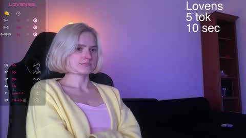 Snapshot of sexy_sweets chatting on 09-18-25, 12:45 Sexy-Sweets online show from 09-18-25, 12:45