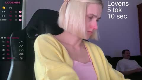 Snapshot of sexy_sweets chatting on 09-18-25, 01:02 Sexy-Sweets online show from 09-18-25, 01:02
