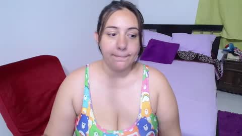 Snapshot of sexy_ticki chatting on 12-17-24, 12:12 janel online show from 12-17-24, 12:12