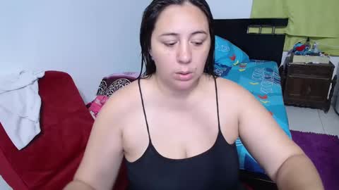 Snapshot of sexy_ticki chatting on 01-04-25, 01:21 janel online show from 01-04-25, 01:21