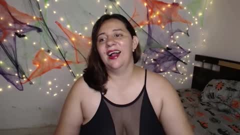 Snapshot of sexy_ticki chatting on 10-31-25, 04:02 janel online show from 10-31-25, 04:02