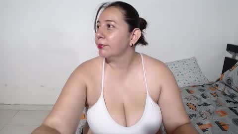 Snapshot of sexy_ticki chatting on 11-13-25, 09:47 janel online show from 11-13-25, 09:47