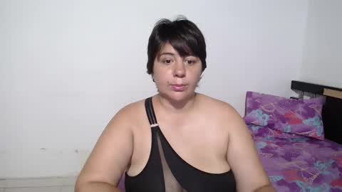 Snapshot of sexy_ticki chatting on 12-15-25, 10:25 janel online show from 12-15-25, 10:25