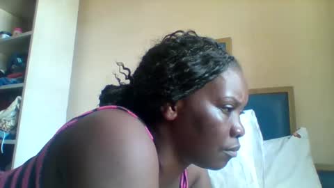 Snapshot of sexy_vivy1 chatting on 10-27-25, 08:18 sexy_vivy1 online show from 10-27-25, 08:18