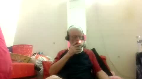 Snapshot of sexy_white_daddy chatting on 03-31-26, 05:57 Daddy online show from 03-31-26, 05:57
