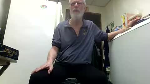 Snapshot of sexy_white_daddy chatting on 04-17-26, 10:18 Daddy online show from 04-17-26, 10:18