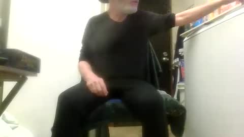 Snapshot of sexy_white_daddy chatting on 04-19-26, 12:04 Daddy online show from 04-19-26, 12:04