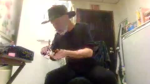 Snapshot of sexy_white_daddy chatting on 04-19-26, 06:10 Daddy online show from 04-19-26, 06:10