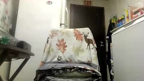 Snapshot of sexy_white_daddy chatting on 04-21-26, 02:37 Daddy online show from 04-21-26, 02:37