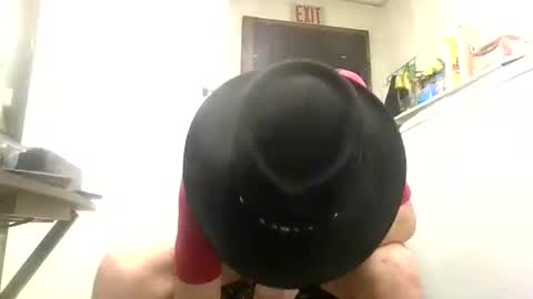 Snapshot of sexy_white_daddy chatting on 04-21-26, 02:51 Daddy online show from 04-21-26, 02:51
