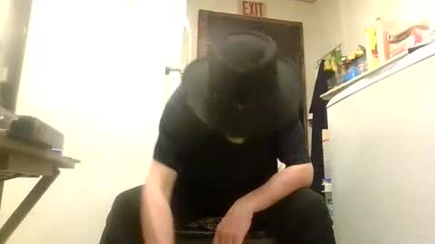 Snapshot of sexy_white_daddy chatting on 04-21-26, 02:56 Daddy online show from 04-21-26, 02:56