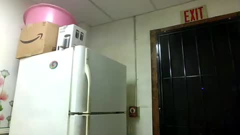 Snapshot of sexy_white_daddy chatting on 04-28-26, 02:55 Daddy online show from 04-28-26, 02:55